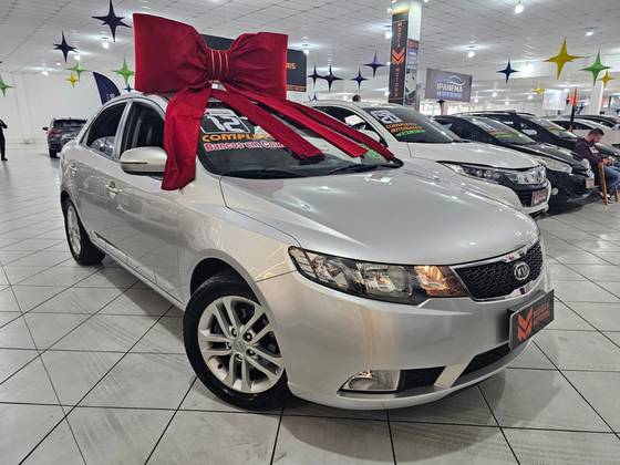 KIA CERATO 1.6 E.221 SEDAN 16V GASOLINA 4P AUTOMÁTICO KIA CERATO 1.6 E.221 SEDAN 16V GASOLINA 4P AUTOMÁTICO